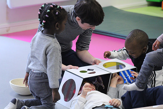 Livre Coucou! de Lucie Felix"- naissance+