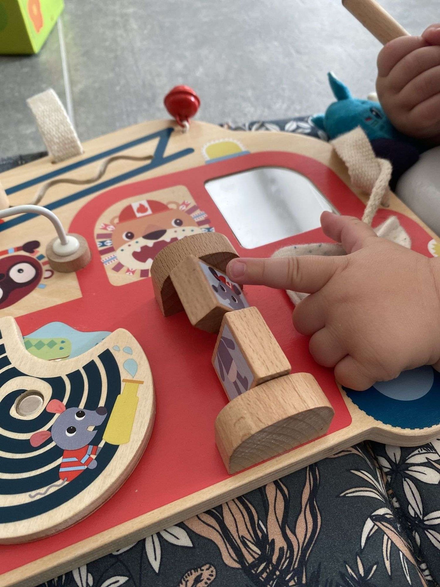 Lilliputiens - Camion de pompiers - panneau d'activités