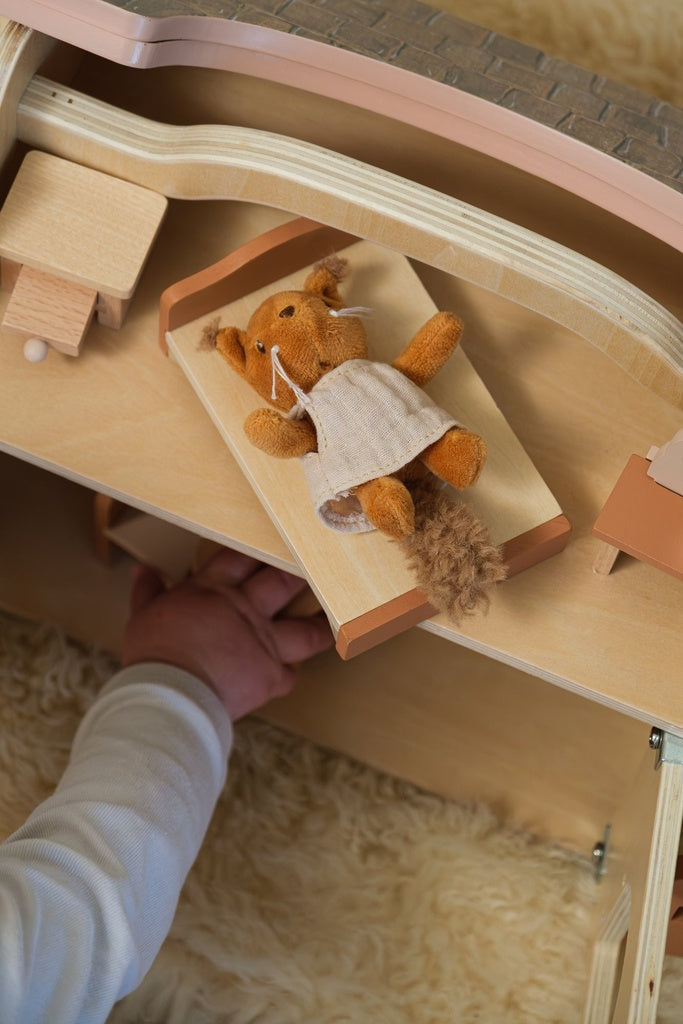 MAISON DE POUPÉES AVEC ÉCUREUILS - 3 ans+