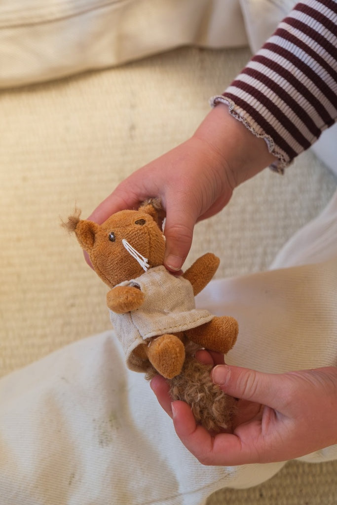 MAISON DE POUPÉES AVEC ÉCUREUILS - 3 ans+