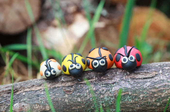 Boite Mon atelier d'éveil de 9 couleurs de Pâte à Modeler qui ne sèche pas